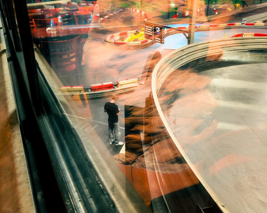 Smartphone foto vanaf de kartbaan in Heerenveen straatfotografie met je smartphone